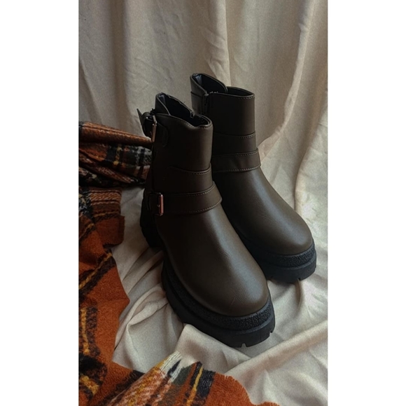 🚨FEW PAIRS LEFT// Dark Taupe Chunky boot - Picture 4 of 7